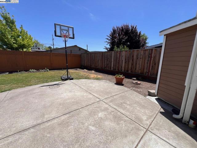 2748 Eastgate Ave, Concord CA: https://media.crmls.org/mediaz/b2a926a1-6369-4987-bf41-f6a9ddae8f0d.jpg