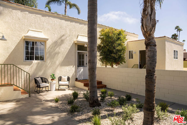 2300 Pisani Place, Venice CA: https://media.crmls.org/mediaz/b2a95b0f-fc33-4564-99eb-24dc99beb0d1.jpg