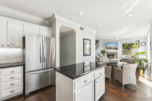11225 Corte Isabelino, San Diego CA: https://media.crmls.org/mediaz/b2ab4990-740e-4ecb-906f-011fbeab505b.jpg