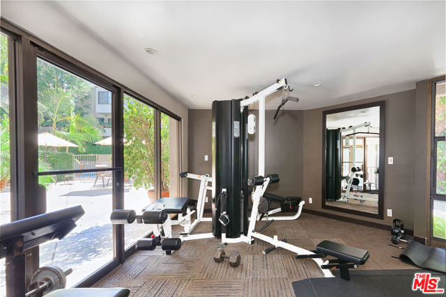 950 N Kings Road, West Hollywood CA: https://media.crmls.org/mediaz/b2ab60e6-e59e-4ca4-9017-4bf638e057c6.jpg