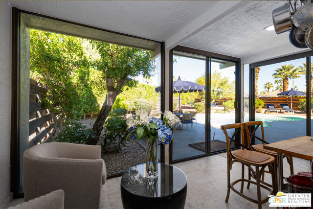 566 N Sunset Way, Palm Springs CA: https://media.crmls.org/mediaz/b2ac0756-9e33-453d-8f88-7cbc70810883.jpg