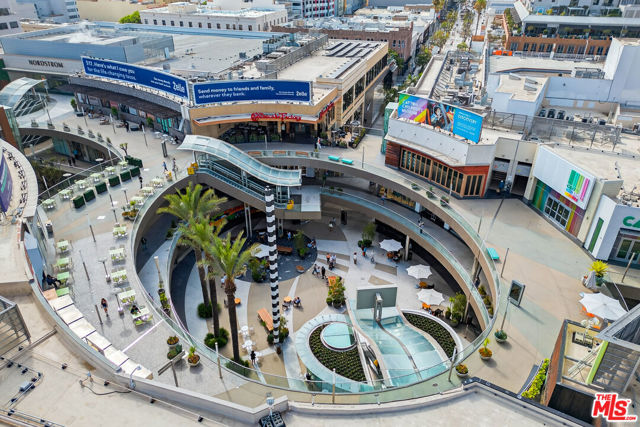 1101 Lincoln Boulevard, Santa Monica CA: https://media.crmls.org/mediaz/b2ac7f1e-e907-4c2a-86d6-fc78f3fcc0f8.jpg