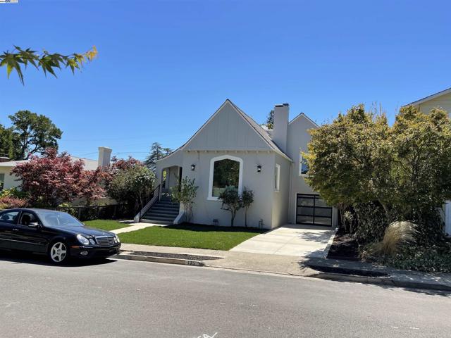 135 Morningside Drive, San Anselmo CA: https://media.crmls.org/mediaz/b2ad73a2-29d9-48f0-8ba5-4d1355c04346.jpg