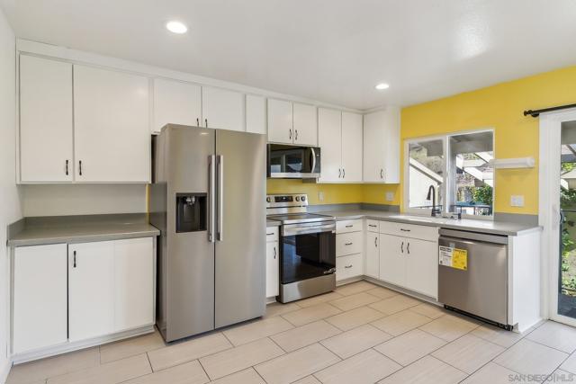 7700 Parkway Dr, La Mesa CA: https://media.crmls.org/mediaz/b2adb453-77a2-4aac-96bf-c9d3f5561daf.jpg