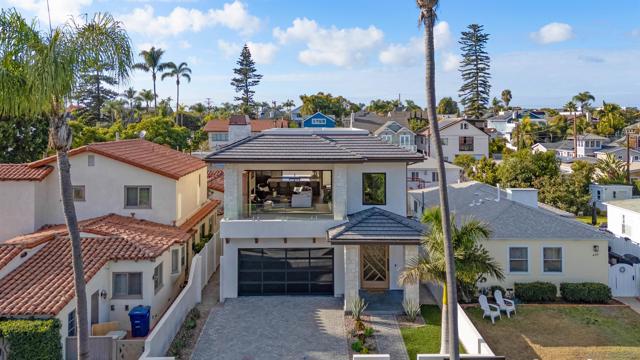 440 Pomona Avenue, Coronado CA: https://media.crmls.org/mediaz/b2ae5275-9cdb-4e22-b553-2c2180ff4607.jpg