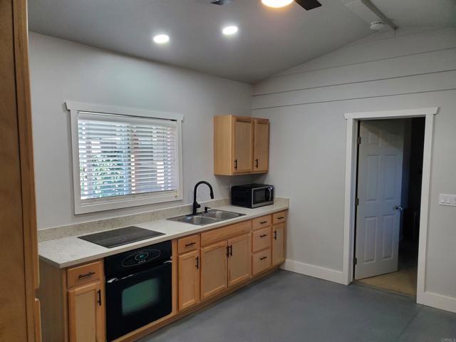 2405 Old Colony, Vista, California 92084, ,Residential Income,For Sale,Old Colony,NDP2407848