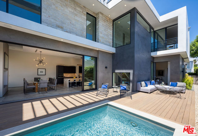 8356 W 4th Street, Los Angeles CA: https://media.crmls.org/mediaz/b2aed8b5-b3ab-4ff0-96ba-79b3f4192d5f.jpg