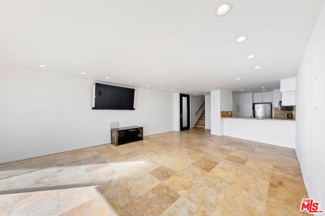 20438 Pacific Coast Highway, Malibu CA: https://media.crmls.org/mediaz/b2aefb4c-e7d3-4ed5-a77f-c1b628b15a77.jpg