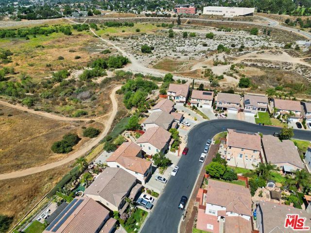 12512 Valley Vista Way, Sylmar CA: https://media.crmls.org/mediaz/b2af3fec-483b-413f-9cb7-8fe6565c6698.jpg