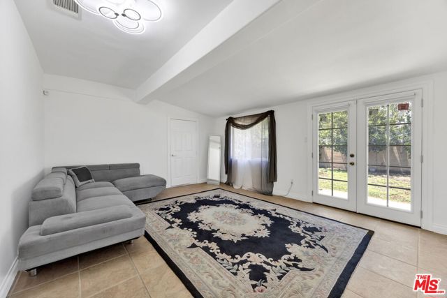 10109 Gloria Avenue, North Hills CA: https://media.crmls.org/mediaz/b2b0c21a-b157-442c-895c-64d4e7a068bf.jpg