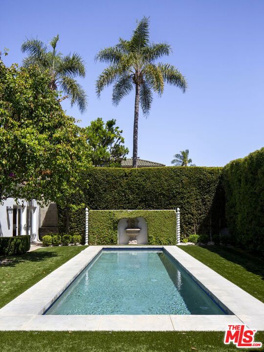 204 S Plymouth Boulevard, Los Angeles CA: https://media.crmls.org/mediaz/b2b13f9a-417a-4d75-90f4-02e75a7d9388.jpg