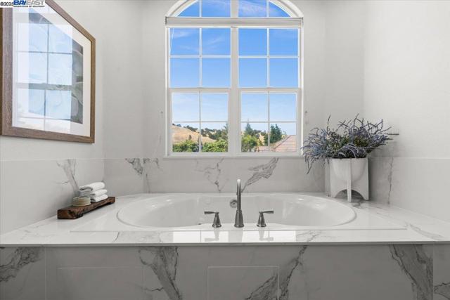 318 Montoya Way, Danville CA: https://media.crmls.org/mediaz/b2b16812-8f20-4f24-b7a7-746fdda9aed6.jpg