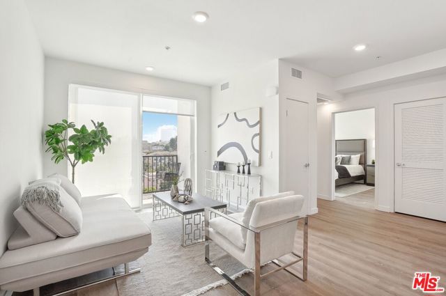 222 N Alvarado, Los Angeles CA: https://media.crmls.org/mediaz/b2b181e8-f2c2-4b6b-8d61-4172811ea398.jpg