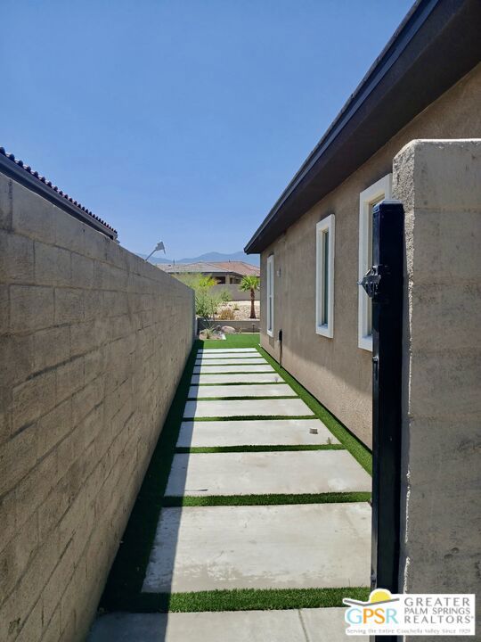 69 Zinfandel, Rancho Mirage CA: https://media.crmls.org/mediaz/b2b20ce9-d8b1-4b3e-b197-670f8adab98a.jpg