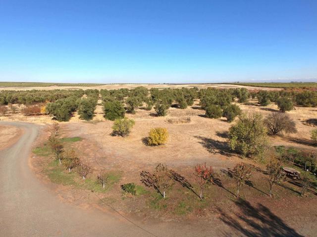 27643 County Road 88, Winters CA: https://media.crmls.org/mediaz/b2b2f04e-ed34-4bf5-8c77-594415202d9b.jpg