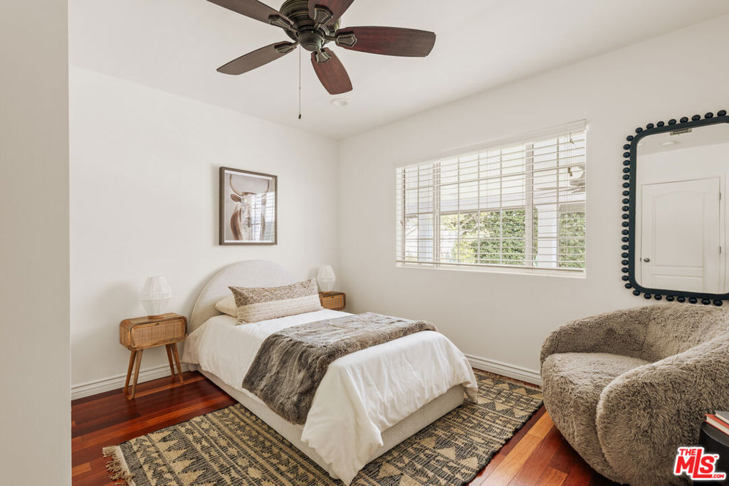 https://media.crmls.org/mediaz/b2b3174d-7f49-401f-9f1b-d6863cf07b98.jpg?preset=X-Large