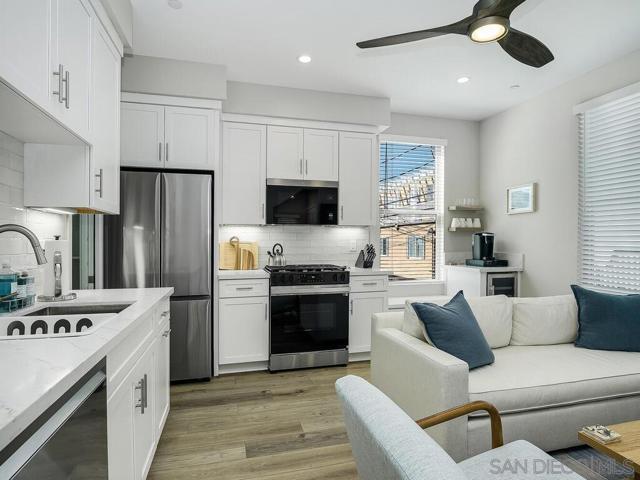 938 Opal St, San Diego CA: https://media.crmls.org/mediaz/b2b339c7-6ece-4524-88c2-208aad7ac0bb.jpg