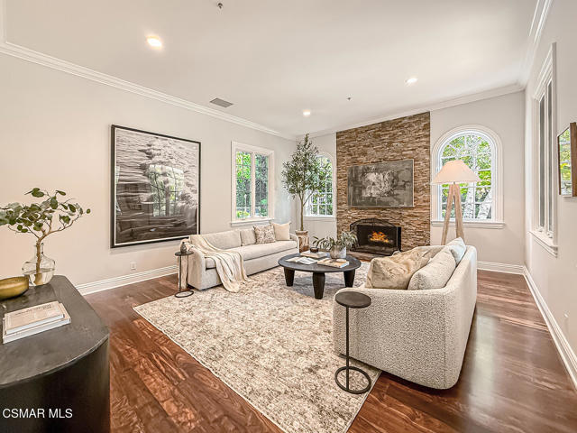 581 Lakeview Canyon Road, Westlake Village CA: https://media.crmls.org/mediaz/b2b37179-8b3c-4717-b7b6-e0786a47a240.jpg