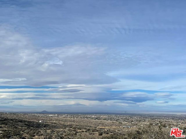 8125 Centola Road, Phelan CA: https://media.crmls.org/mediaz/b2b373ab-1036-4ea3-9681-c42003f67d7c.jpg