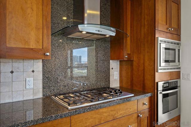 700 W E Street, San Diego CA: https://media.crmls.org/mediaz/b2b503e3-4fb7-4d6f-9054-45fc6c904e0b.jpg