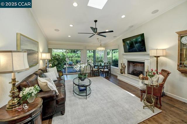 633 Terra California Dr, Walnut Creek CA: https://media.crmls.org/mediaz/b2b521f6-4302-4ba3-aca3-9c55578ae3cb.jpg