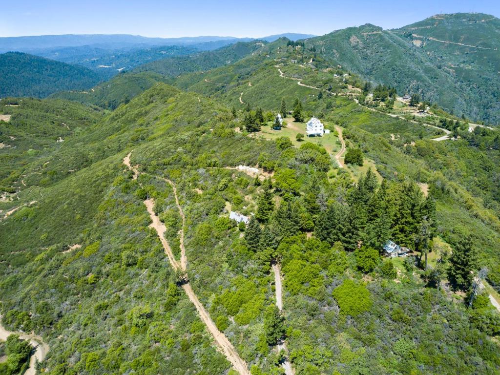 https://media.crmls.org/mediaz/b2b52ea7-d443-45fb-93eb-1d713a842b76.jpg?preset=X-Large