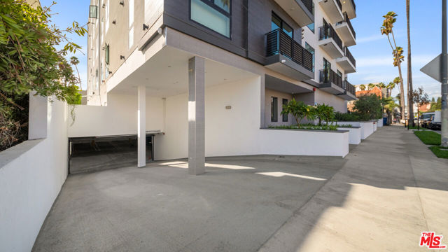 927 Fedora Street, Los Angeles CA: https://media.crmls.org/mediaz/b2b58d4c-5809-4728-8e9a-be7a03e8b6d5.jpg