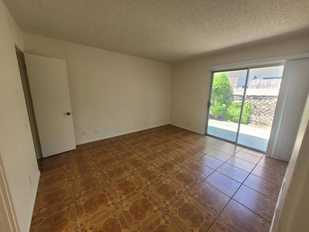 835 E Vista Chino #4