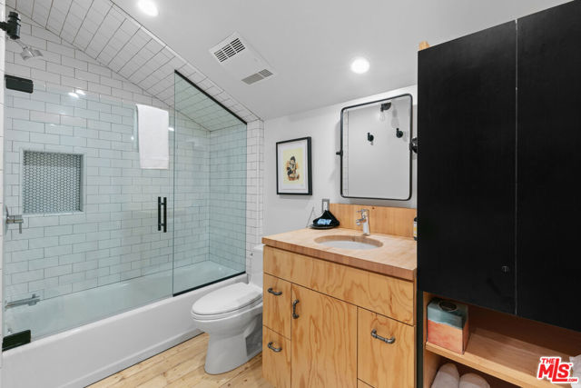 20605 Cheney Drive, Topanga CA: https://media.crmls.org/mediaz/b2b65450-9645-4fc7-8a64-2084242b7200.jpg