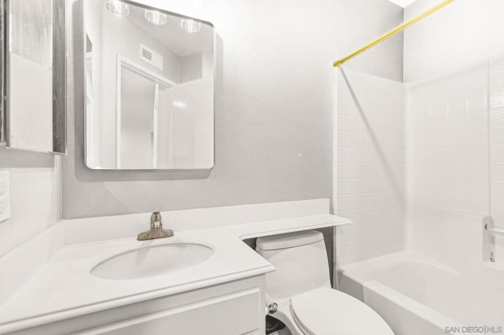 5572 Renaissance Ave. - photo 6