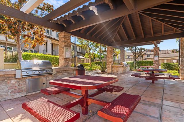 10482 Hollingsworth Way, San Diego CA: https://media.crmls.org/mediaz/b2b69649-ebba-45c5-942f-fde08c786656.jpg