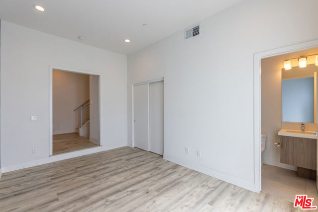 3309 Aria Lane, Los Angeles CA: https://media.crmls.org/mediaz/b2b6f7e6-cb0c-46ba-a866-24a022edf2fb.jpg