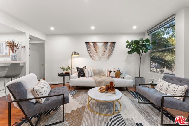 960 Sanborn Avenue, Los Angeles CA: https://media.crmls.org/mediaz/b2b711b2-e1e4-495d-8929-29d40bbeda05.jpg