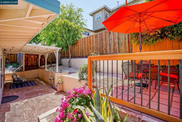 2450 Bella Vista Ave, Martinez CA: https://media.crmls.org/mediaz/b2b7354c-3807-4b7a-8aa7-f9b9cc613fc8.jpg