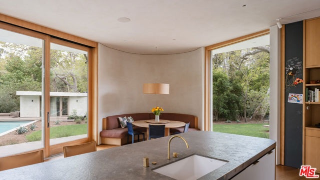 800 Brooktree Road, Pacific Palisades CA: https://media.crmls.org/mediaz/b2b748bc-7150-4fe8-b0b6-0e997594c02a.jpg