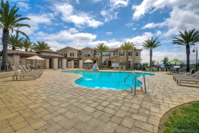 1097 Delpy View Point, Vista CA: https://media.crmls.org/mediaz/b2b757e6-b4ab-4a9e-8e45-e9e3f1eba43b.jpg