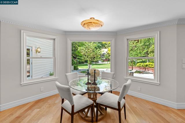32 Kensington Ct, Alamo CA: https://media.crmls.org/mediaz/b2b794bc-9d44-4eea-8a29-b6b19b38f896.jpg