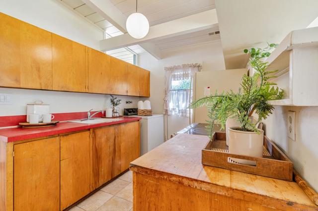 26 Roosevelt Circle, Palo Alto CA: https://media.crmls.org/mediaz/b2b80560-ac62-4e5c-9cb0-b65b39bbeed4.jpg