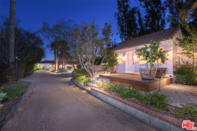 28028 SEA LANE Drive, Malibu CA: https://media.crmls.org/mediaz/b2b80ca9-b6ef-4abf-b3dd-e568345ec652.jpg