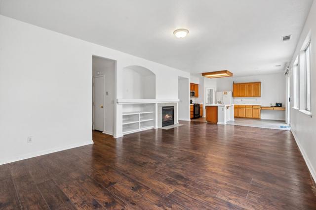 4114 Van Gogh Court, Stockton CA: https://media.crmls.org/mediaz/b2b81cf6-83a0-48b1-bb4e-37453dc754b0.jpg