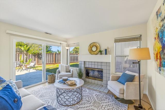 3245 Estrella Del Mar Way, Marina CA: https://media.crmls.org/mediaz/b2b87bfe-db77-4086-8bda-6c65f0aa13a7.jpg
