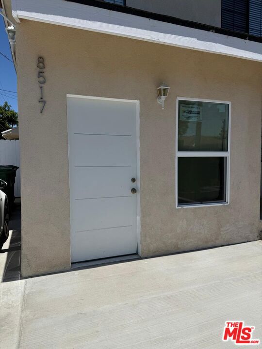 8517 Reading Avenue, Los Angeles CA: https://media.crmls.org/mediaz/b2b8993c-7b75-4b5d-b3b0-3c42155deb47.jpg