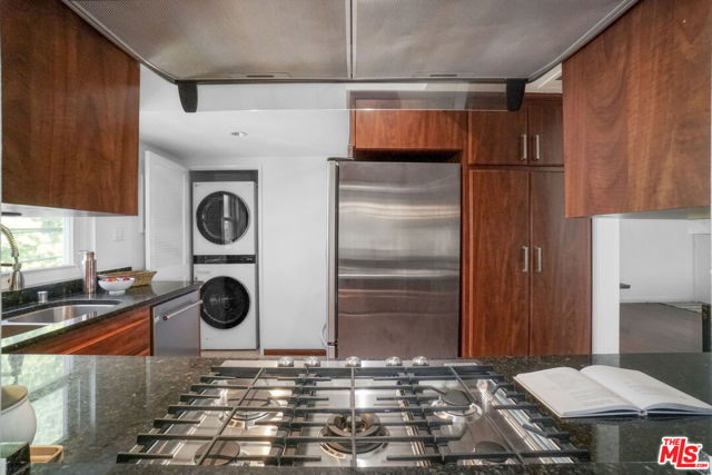 11337 Nebraska Avenue, Los Angeles CA: https://media.crmls.org/mediaz/b2b8bf30-6efc-47ad-baae-cacf035ca30d.jpg