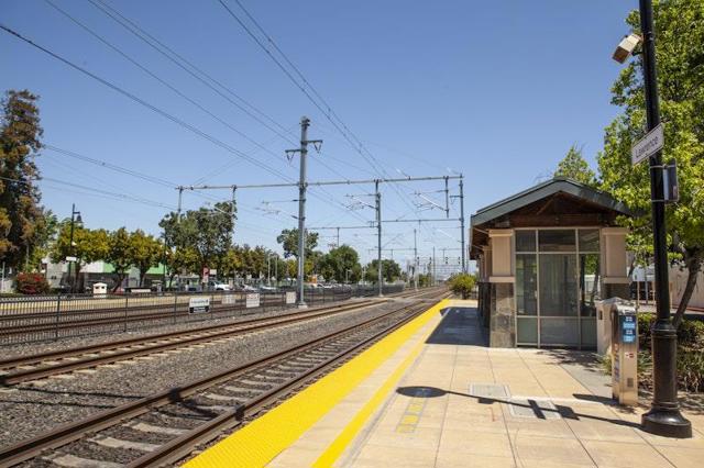 999 W Evelyn Terrace, Sunnyvale CA: https://media.crmls.org/mediaz/b2b8efbf-6e38-4be0-9890-9719e7ea7194.jpg