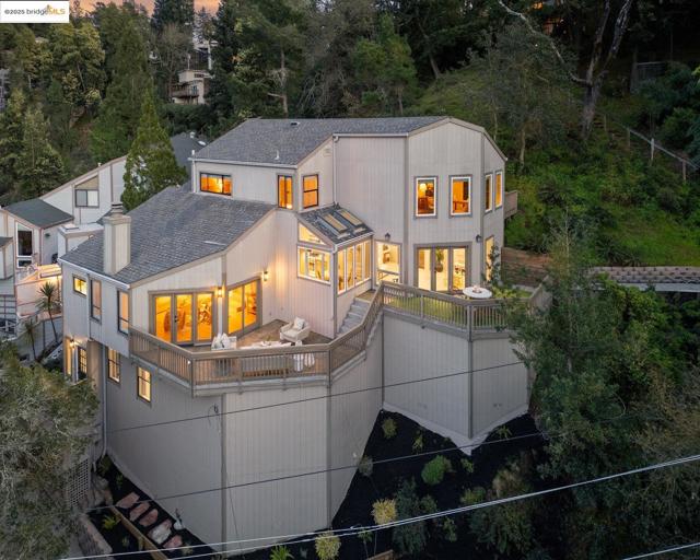 6566 Chelton Dr, Oakland CA: https://media.crmls.org/mediaz/b2ba1c0a-aaa2-4b35-9aa8-abad8c8c66a9.jpg