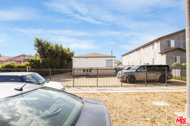 224 W 101st Street, Los Angeles CA: https://media.crmls.org/mediaz/b2ba70fe-476f-4d58-985c-38dd57963cc2.jpg