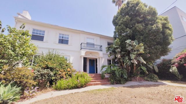 5409 Russell Avenue, Los Angeles CA: https://media.crmls.org/mediaz/b2ba9ca4-1c2d-4fd3-b454-bb80d83840f4.jpg