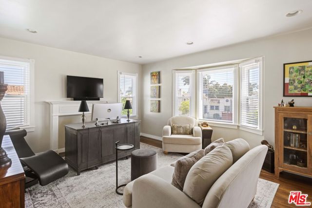 1569 S Orange Grove Avenue, Los Angeles CA: https://media.crmls.org/mediaz/b2bb6f07-ecfa-4609-a3b1-8491dbd71adc.jpg