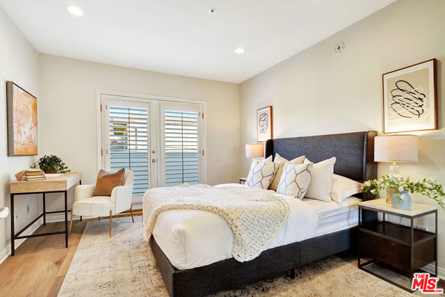 11690 Montana Avenue, Los Angeles CA: https://media.crmls.org/mediaz/b2bb8eeb-8134-4533-8dfe-db27b856b17d.jpg