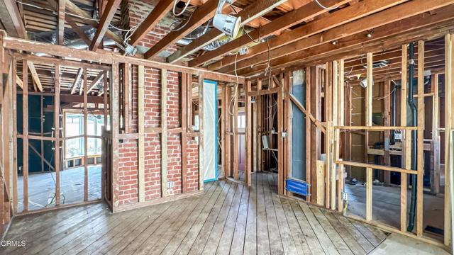 2560 Allen Avenue, Altadena CA: https://media.crmls.org/mediaz/b2bc33a7-3365-4629-aaf3-f9afb6c1bc54.jpg